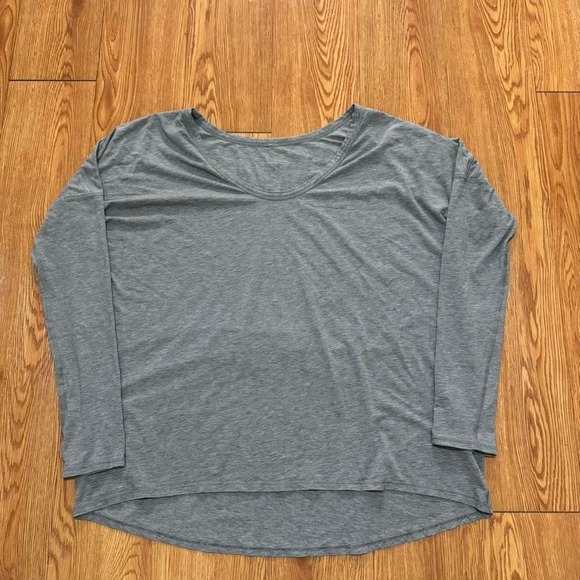 lululemon athletica Tops - Lululemon Women's Scoop Neck Shirt Gray Athletic Long Sleeve Workout